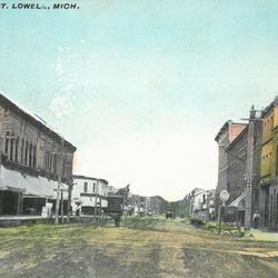 Postcard, 'Lowell Main Street'